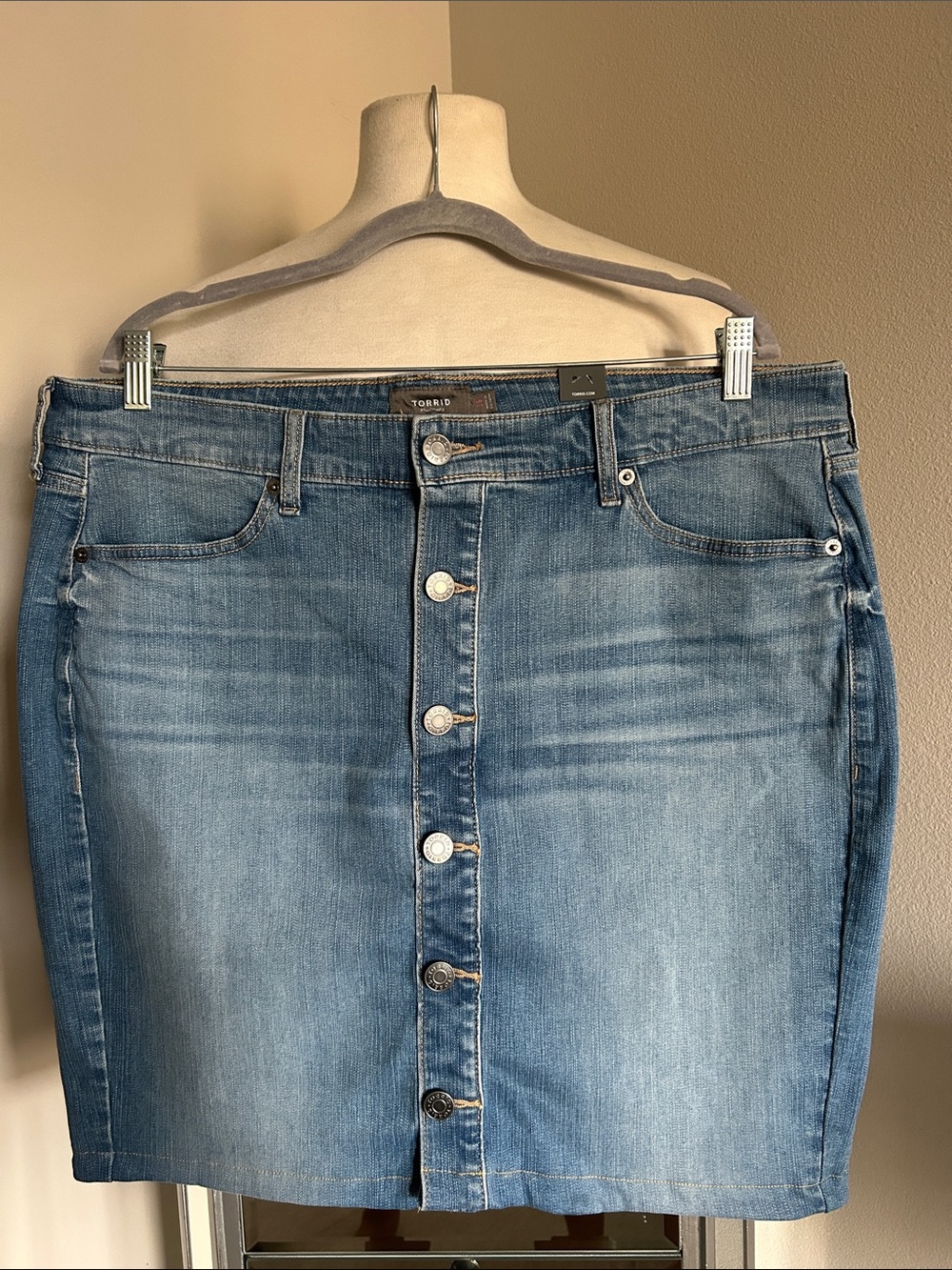 Womens Torrid Plus Size Denim Button-Front Mid Length Skirt - Size 16 - Picture 2 of 10
